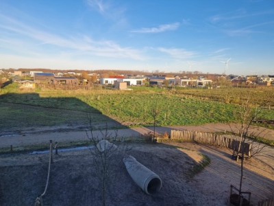 Meten, slaan en sneeuwpret in het voedselbos. Meten, slaan en sneeuwpret in het voedselbos.